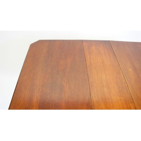 Hübscher ausklappbarer Tisch aus Mahagoni