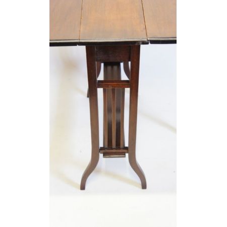 Hübscher ausklappbarer Tisch aus Mahagoni