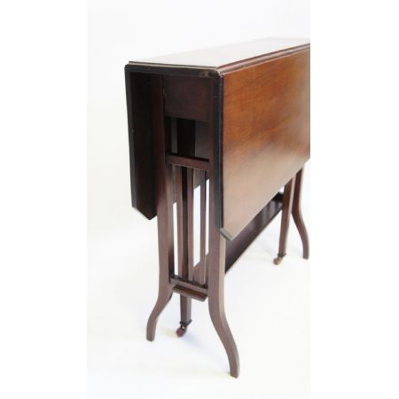 Hübscher ausklappbarer Tisch aus Mahagoni