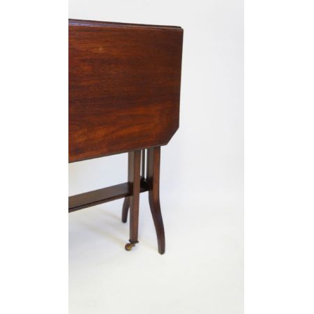 Hübscher ausklappbarer Tisch aus Mahagoni