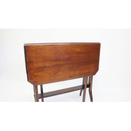 Hübscher ausklappbarer Tisch aus Mahagoni