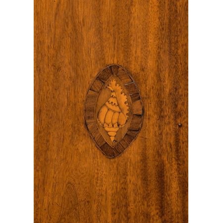 Mahagoni-Eckschrank aus der Zeit George III