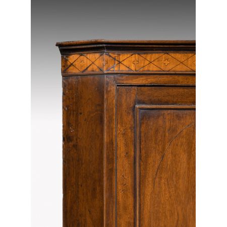 Mahagoni-Eckschrank aus der Zeit George III