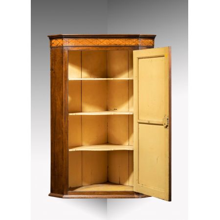 Mahagoni-Eckschrank aus der Zeit George III