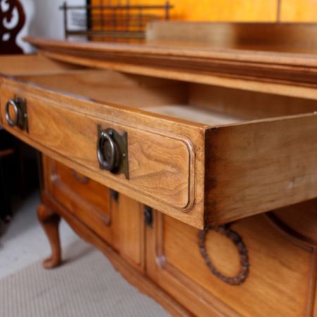 Edwardianisches Kunst & andwerk Walnuss Sideboard