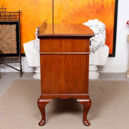 Edwardianisches Kunst & andwerk Walnuss Sideboard