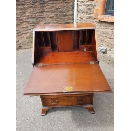 Antiker Bureau / Sekretär aus Mahagoni mit Interasien