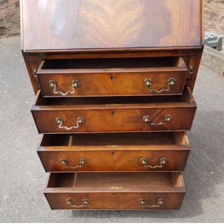 Antiker Bureau / Sekretär aus Mahagoni mit Interasien