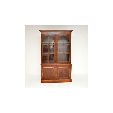 Antiker Bücherschrank l aus Nussbaumholz