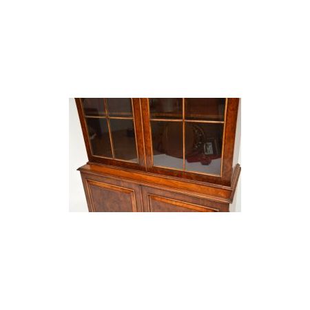 Antiker Bücherschrank l aus Nussbaumholz