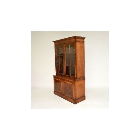 Antiker Bücherschrank l aus Nussbaumholz