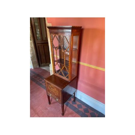 Antike georgianische Vitrine /Cabinet mit feinen Intarsien