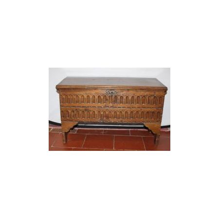 Antike Truhe aus massivem Eichenholz aus dem 19. Jhd.