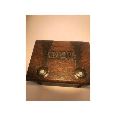 Antike arts and crafts Zigarettenschatulle aus Eichenholz