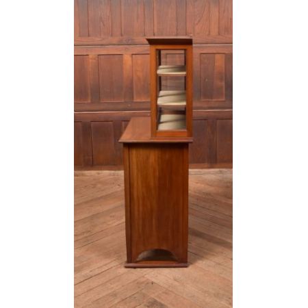 Edwardianische Vitrine /Cabinet aus Nussbaum