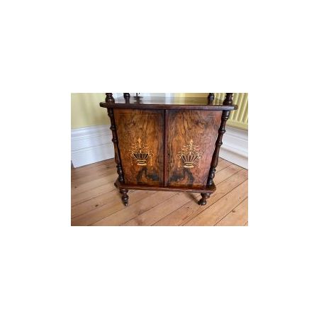 Antiker viktorianischer Intarsienschrank