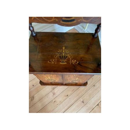 Antiker viktorianischer Intarsienschrank