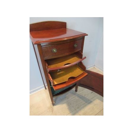 Antiker Mahagoni Schrank / bow front cabinet im Edwardian Stil