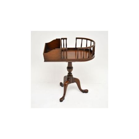 Antiker Beistelltisch aus Massivem Mahagoni im Chippendale-Stil