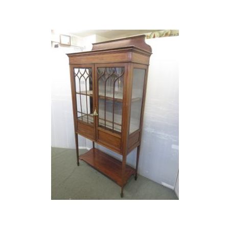 Vitrinenschrank aus Mahagoni mit Intarsien