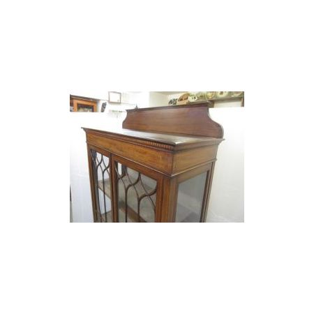 Vitrinenschrank aus Mahagoni mit Intarsien