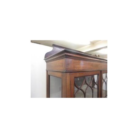 Vitrinenschrank aus Mahagoni mit Intarsien