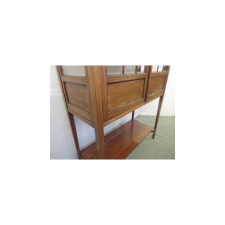 Vitrinenschrank aus Mahagoni mit Intarsien