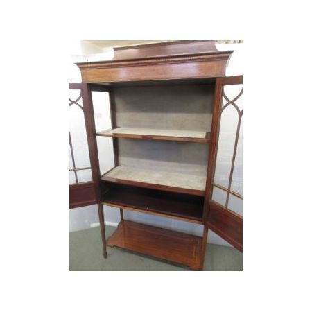 Vitrinenschrank aus Mahagoni mit Intarsien