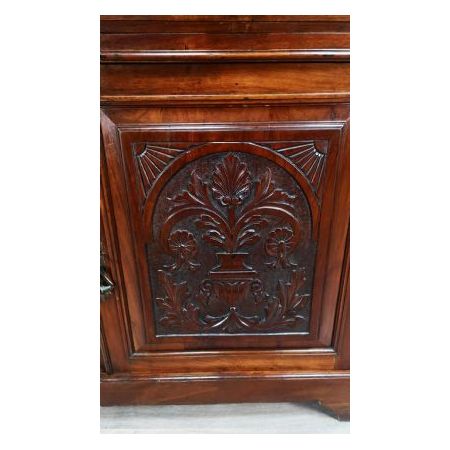 Nussbaum Bücherschrank im Viktorianischen Stil