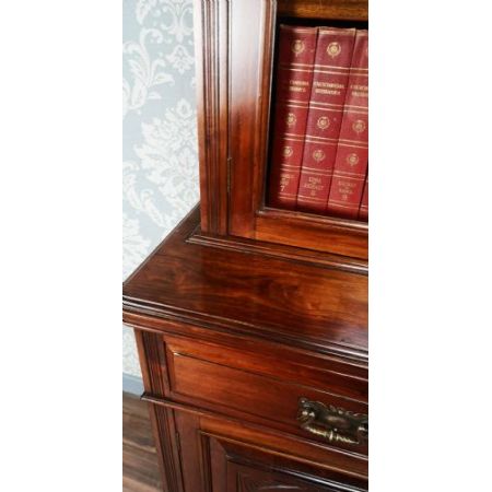 Nussbaum Bücherschrank im Viktorianischen Stil