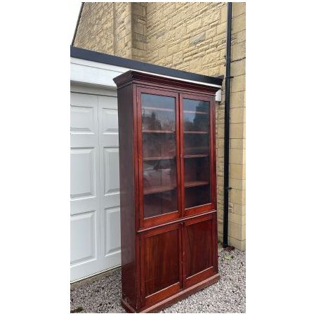 Bücherschrank / Büchervitrine aus Mahagoni und Kiefer