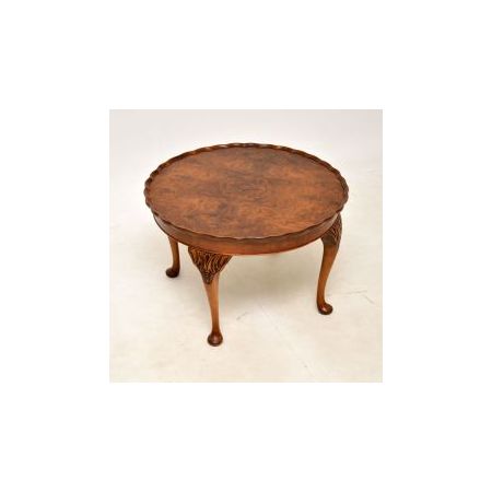 Antiker Couchtisch / coffee table aus Nussbaumholz