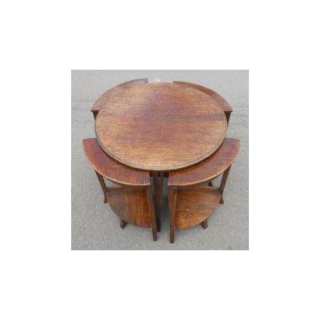 runder Couchtisch / coffee table mit vier kleinen Tischen