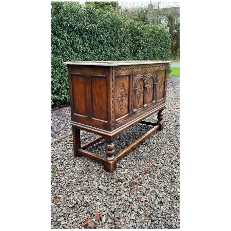 Antike Truhe aus Eichenholz