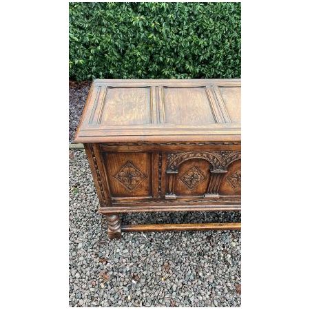 Antike Truhe aus Eichenholz