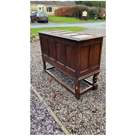 Antike Truhe aus Eichenholz