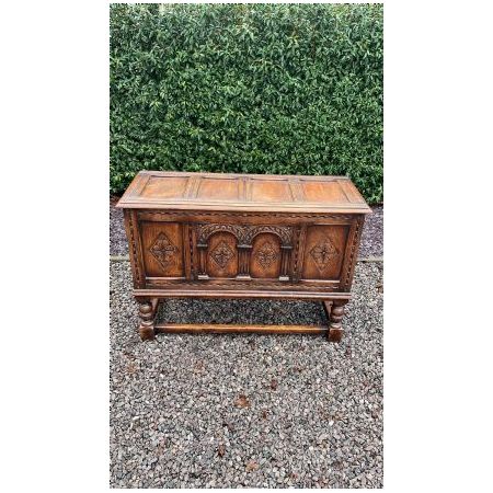 Antike Truhe aus Eichenholz