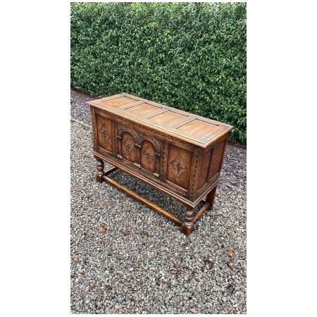 Antike Truhe aus Eichenholz