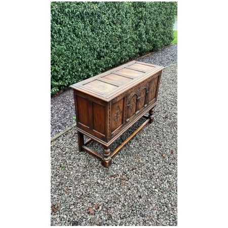 Antike Truhe aus Eichenholz