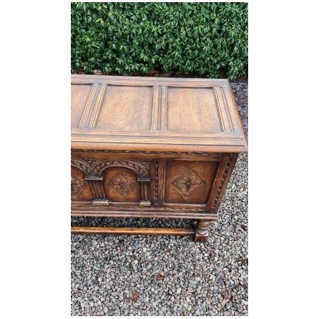 Antike Truhe aus Eichenholz