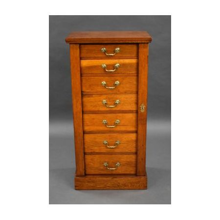 Wellington chest / Kommode im Viktorianischen Stil