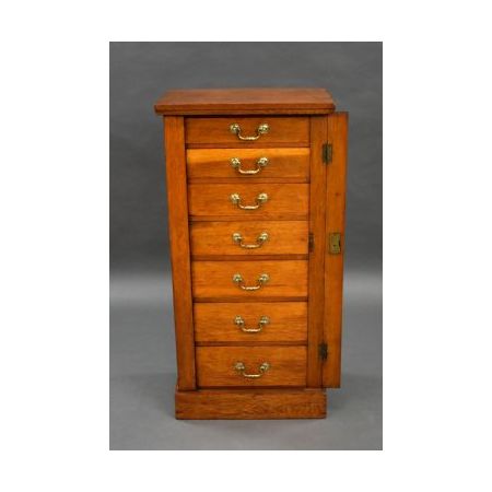 Wellington chest / Kommode im Viktorianischen Stil