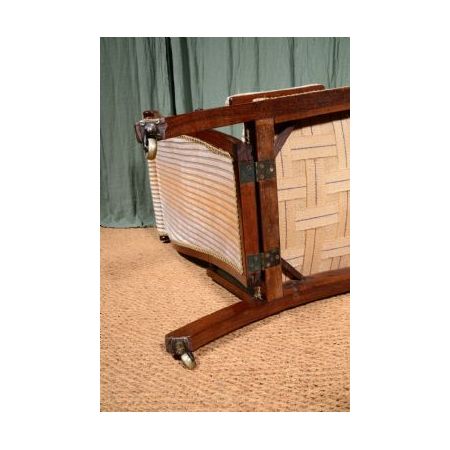 Antiker viktorianischer Armlehnstuhl aus der Viktorianischen Epoche aus Massivholz