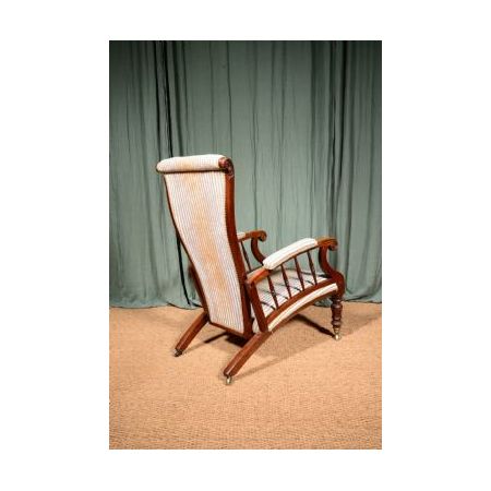 Antiker viktorianischer Armlehnstuhl aus der Viktorianischen Epoche aus Massivholz