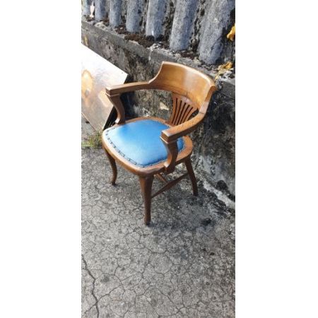 Antiker Armlehnstuhl aus Eichenholz