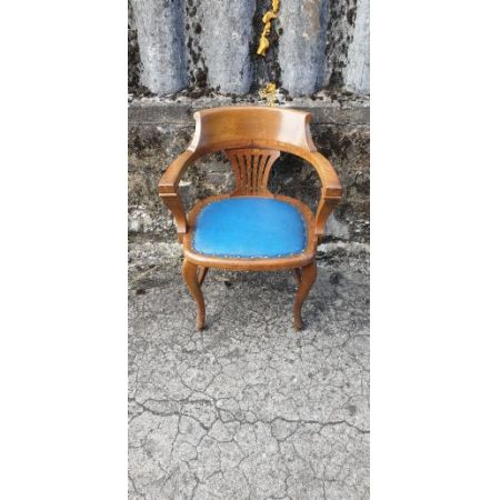 Antiker Armlehnstuhl aus Eichenholz