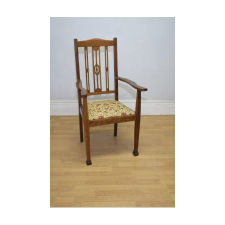 Antiker Arts & Crafts Armlehnstuhl aus massiver Eiche