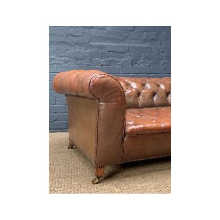 a very attractive victorian leather chesterfield circa 1880-1895 Viktorianisches Chesterfieldsofa aus Leder