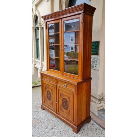 Antiker Edwardianischer Bücherschrank aus Nussbaumholz