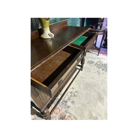 antikes Eichen-Sideboard mit zwei Schubladen über zwei Türen